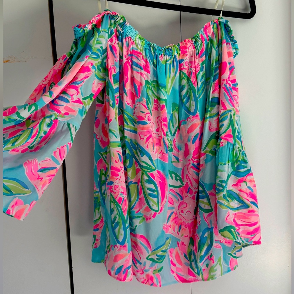 XL NWOT Lily Pulitzer Off the Shoulder shirt.